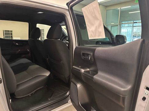 Certified 2020 Toyota Tacoma TRD Off-Road image 25