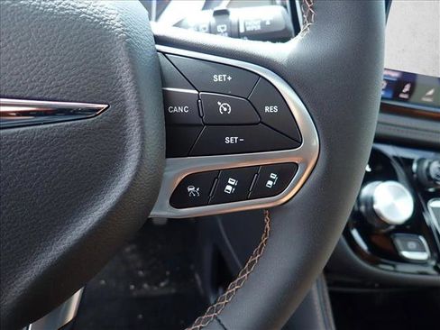 New 2026 Chrysler Pacifica Pinnacle image 18