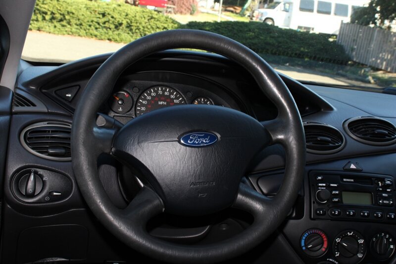 Used 2002 Ford Focus LX FWD image 16