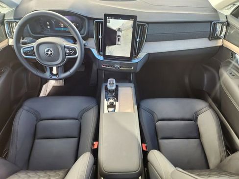 New 2025 Volvo XC90 B6 Plus w/ Protection Package Premier image 11