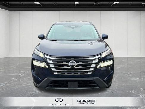 Used 2025 Nissan Rogue SV image 3