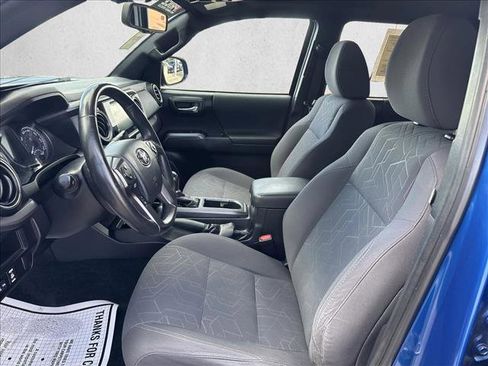 Used 2016 Toyota Tacoma TRD Off-Road w/ Premium & Technology Package image 12