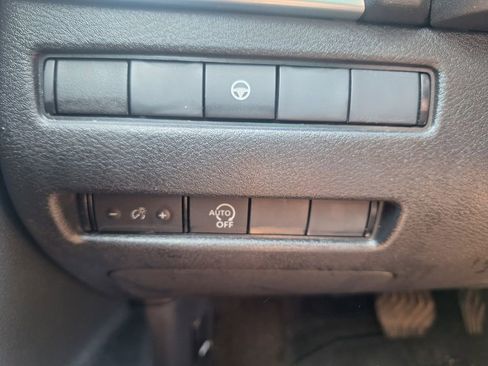 Used 2023 Nissan Rogue SV FWD image 12