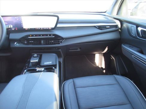 Used 2025 Buick Enclave Sport Touring AWD/4WD image 13