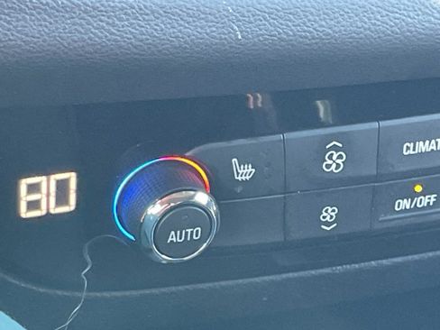 Used 2019 Buick Enclave Essence image 20