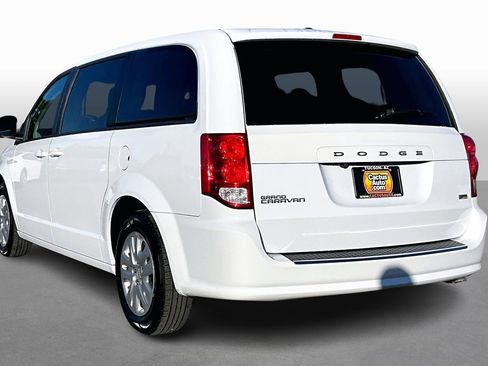 Used 2018 Dodge Grand Caravan SE w/ UConnect Hands-Free Group image 11