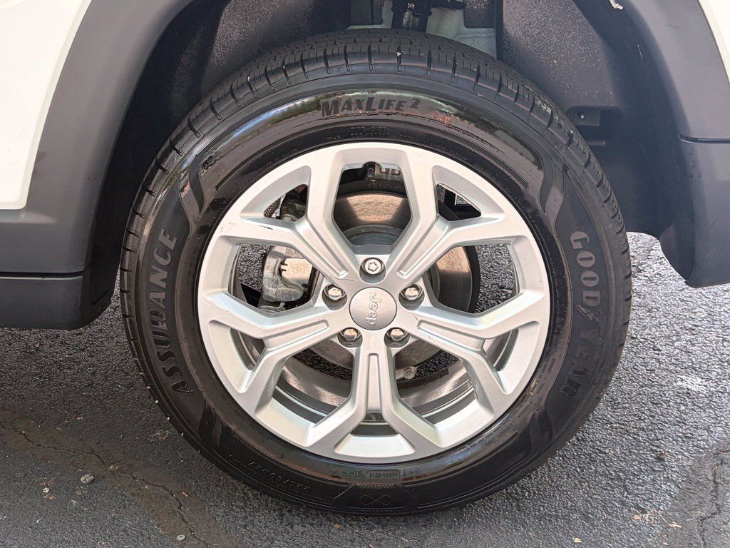 Used 2024 Jeep Compass Latitude w/ Convenience Group AWD/4WD image 31