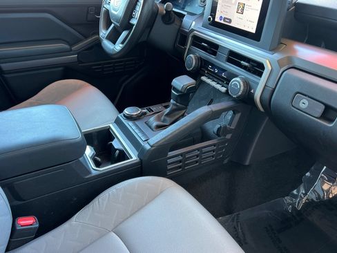 Certified 2024 Toyota Tacoma SR5 AWD/4WD image 18