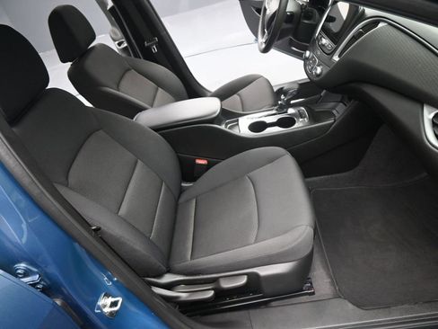 Used 2025 Chevrolet Malibu LS image 2
