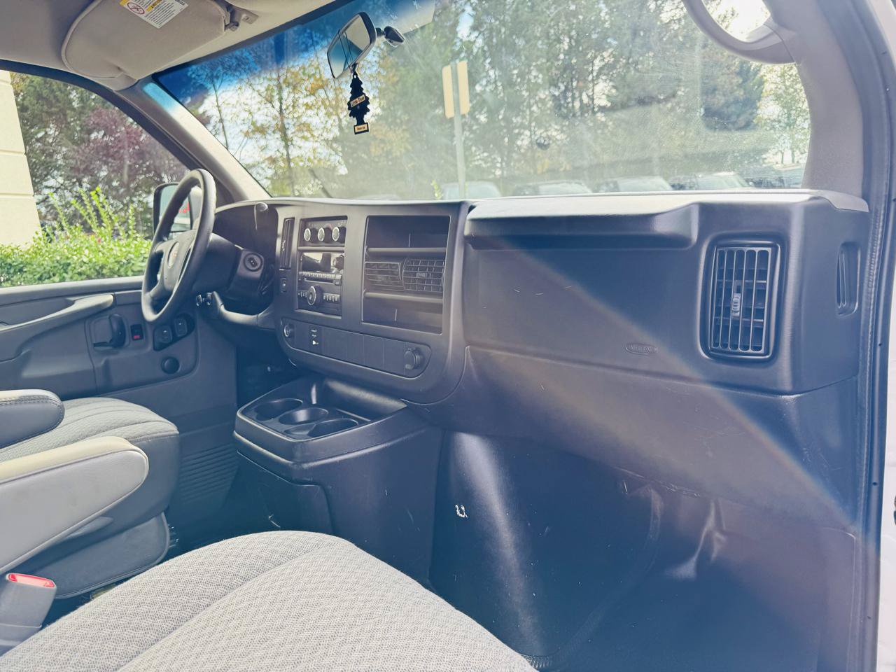 Used 2009 GMC Savana 2500 w/ Chrome Appearance Package RWD image 17