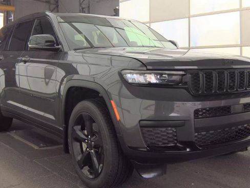 Used 2024 Jeep Grand Cherokee L Altitude image 2