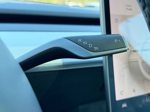 Used 2022 Tesla Model Y Long Range AWD/4WD image 18