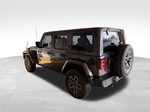 Used 2025 Jeep Wrangler Sahara image 3