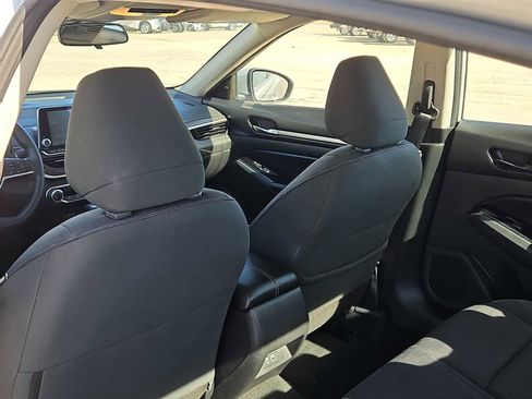 Used 2023 Nissan Altima 2.5 SV image 16