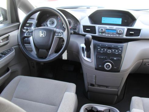 Used 2011 Honda Odyssey EX image 9