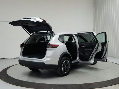 Used 2024 Nissan Rogue SV AWD/4WD image 15