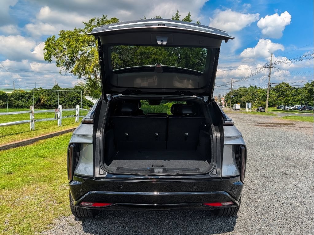Used 2024 Cadillac Lyriq Sport AWD/4WD image 7