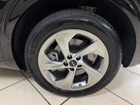 Used 2026 Genesis GV70 2.5T Select image 25