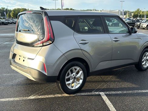Used 2023 Kia Soul LX w/ Option Group 015 FWD image 5