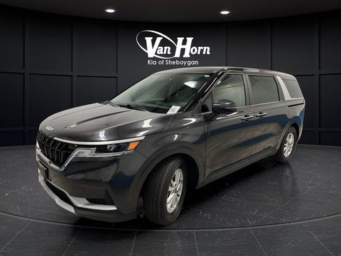 Used 2024 Kia Carnival LX FWD image 3
