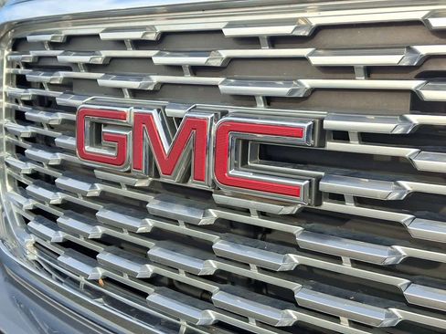 Used 2020 GMC Yukon XL Denali w/ Open Road Package image 28