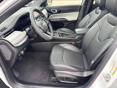 Used 2025 Jeep Compass Limited w/ Elite Group AWD/4WD image 10