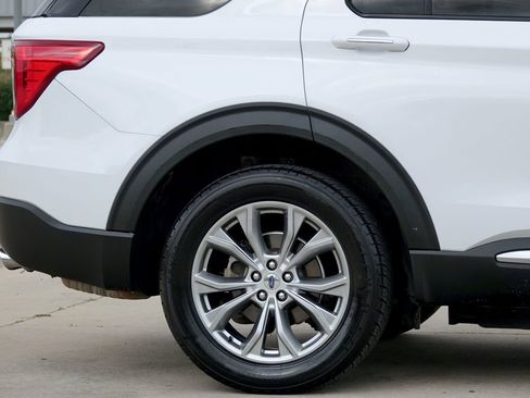 Used 2022 Ford Explorer Limited image 16