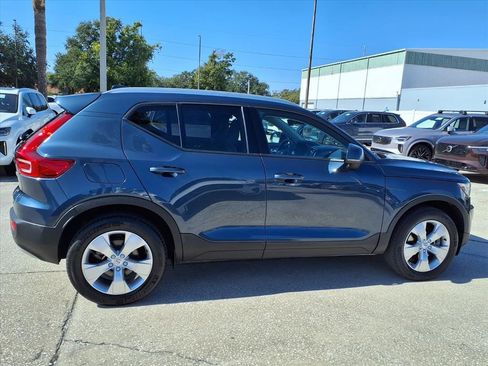 Used 2021 Volvo XC40 T4 Momentum w/ Protection Package Premier image 8