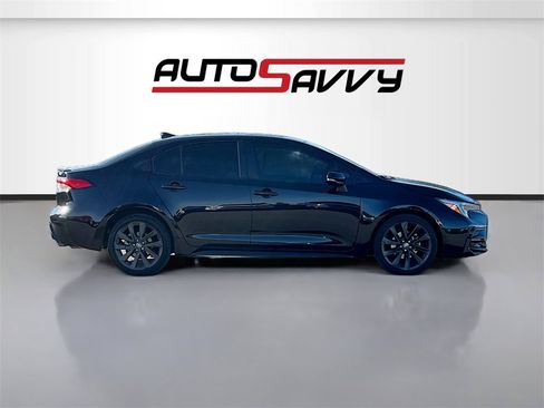 Used 2023 Toyota Corolla SE w/ SE Premium Package image 8