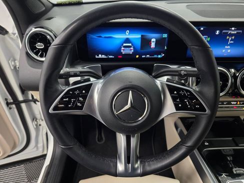 Used 2025 Mercedes-Benz GLB 250 4MATIC image 14