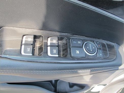Used 2020 Kia Sorento LX FWD image 11