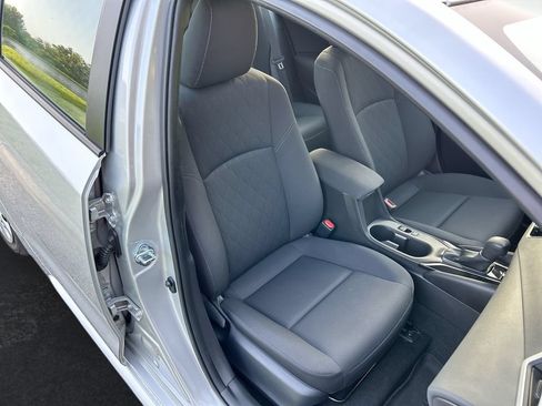 Used 2025 Toyota Corolla LE FWD image 21