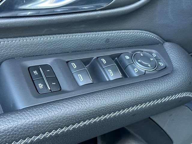 Used 2023 GMC Yukon XL Denali w/ Denali Reserve Package AWD/4WD image 12