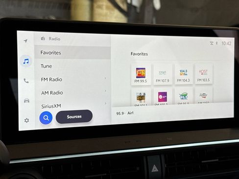 Certified 2024 Toyota Prius XLE FWD image 24