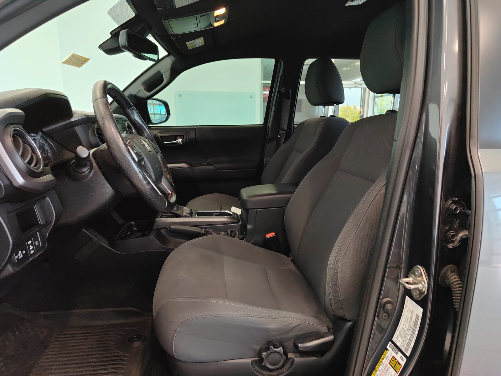 Used 2019 Toyota Tacoma TRD Sport AWD/4WD image 9