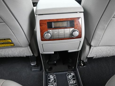 Used 2012 Toyota Highlander Limited image 17