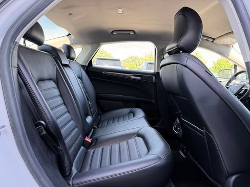 Used 2018 Ford Fusion SE w/ Equipment Group 602A FWD image 19