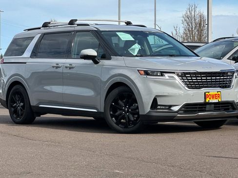 Used 2023 Kia Carnival SX Prestige FWD image 2