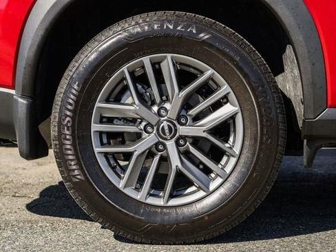 Used 2025 Nissan Rogue S image 17