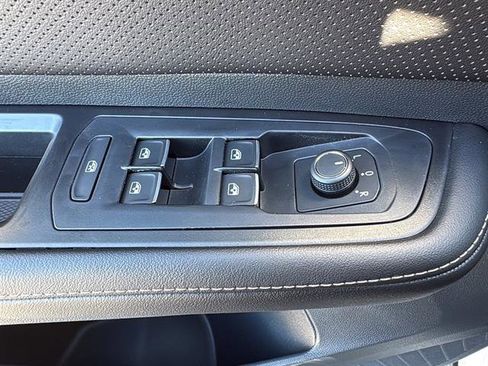 New 2026 Volkswagen Atlas Cross Sport SE FWD image 11