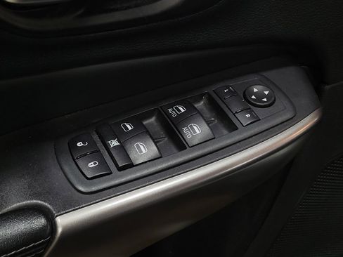 Used 2020 Jeep Cherokee Limited AWD/4WD image 27
