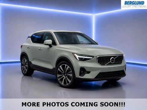 Used 2025 Volvo XC40 B5 Ultra AWD/4WD image 1