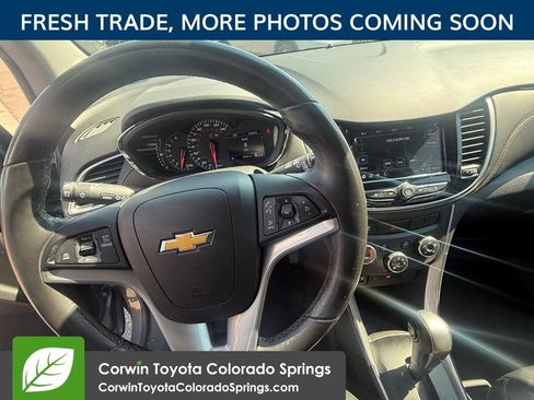 Used 2019 Chevrolet Trax LT w/ LT Convenience Package FWD image 12