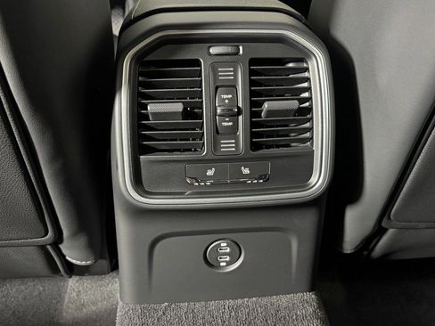 Certified 2026 Porsche Macan AWD/4WD image 35