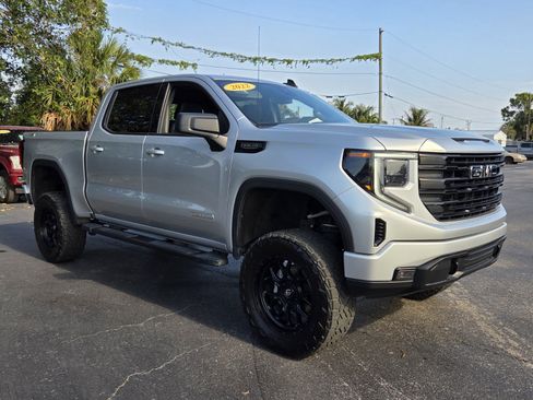 Used 2022 GMC Sierra 1500 Elevation w/ LPO, Elevation Black Package AWD/4WD image 7