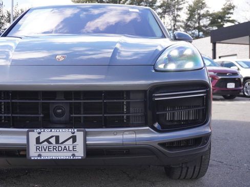 Used 2020 Porsche Cayenne Turbo AWD/4WD image 16