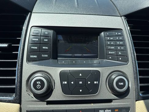 Used 2017 Ford Taurus SEL image 12