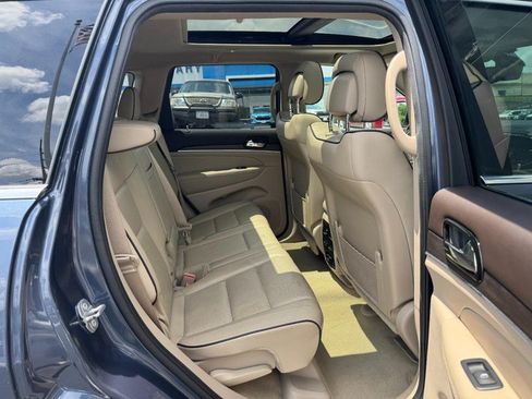 Used 2021 Jeep Grand Cherokee Overland AWD/4WD image 10