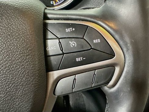 Used 2021 Jeep Grand Cherokee Laredo RWD image 23