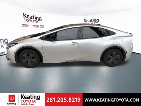 Used 2026 Toyota Prius LE FWD image 4
